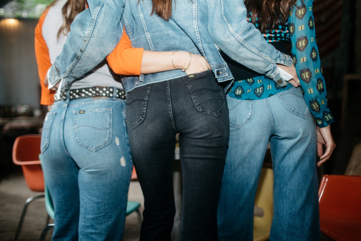 BEST FRIENDS IN LEE JEANS VINTAGE MODERN - NATALIE OFF DUTY